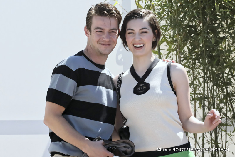 Felix Kysyl et Anamaria Vartolomei  avant le photocall du film "LA BATAILLE DE GAULLE : L’ÂGE DE FER" - HORS COMPÉTITION Cannes, France. ©Pierre ROIGT / IMPACT EUROPEAN