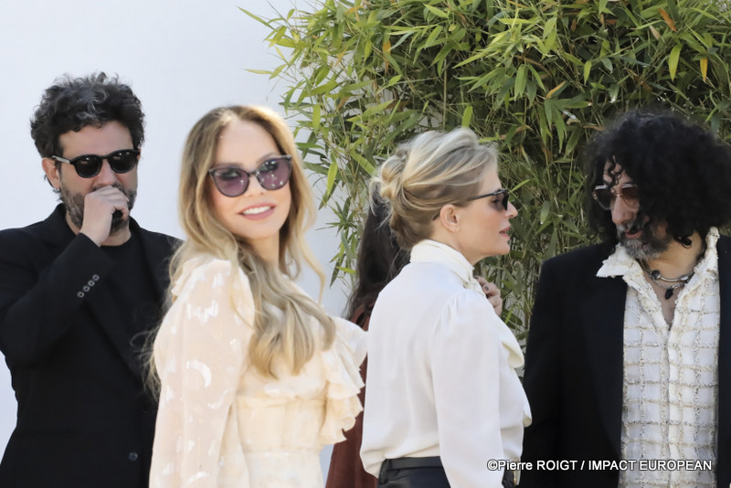 Ornella Muti, Isabella Ferrari  et Bertrand Mandico avant le photocall du film "ROMA ELASTICA" - HORS COMPÉTITION Cannes, France. ©Pierre ROIGT / IMPACT EUROPEAN
