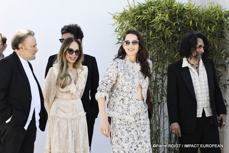 Franco Nero, Ornella Muti, Marion Cotillard et Bertrand Mandico avant le photocall du film "ROMA ELASTICA" - HORS COMPÉTITION Cannes, France. ©Pierre ROIGT / IMPACT EUROPEAN