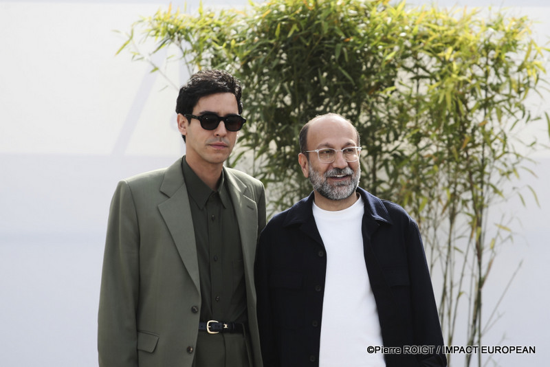 Adam Bessa et le réalisateur Asghar Farhadi