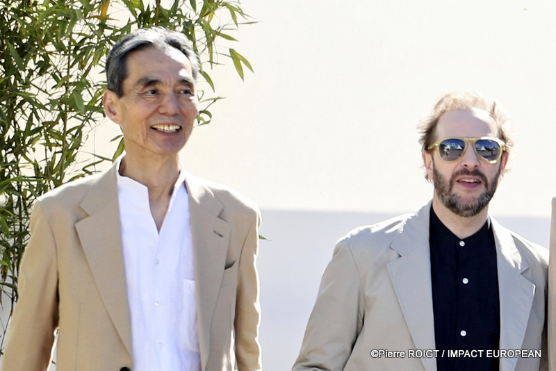 Kyōzō Nagatsuka et Jean-Charles Clichet, avant le photocall du film "Soudain" (Tout d'un coup) en compétition au 79e Festival de Cannes, France, le 16 mai