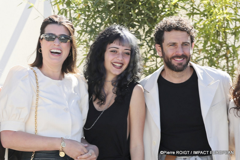 Avril Besson, Louise Giordano et Mathias Minne, avant le photocall du film Les Matins Merveilleux (Séance Spéciale) au 79e Festival de Cannes, en France, le 16 mai