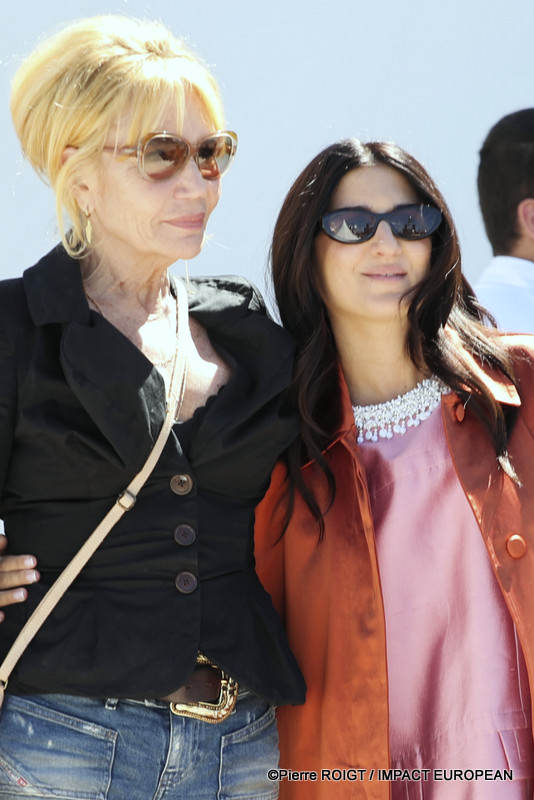 Clementine Celarie et Geraldine Nakache avant le photocall du film Si tu penses bien ( Think Goog ) Cannes Premiere au 79e Festival de Cannes, en France, le 16 mai