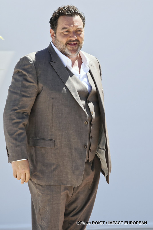Denis Menochet, avant le photocall du film Karma ( hors Competition ) au 79e Festival de Cannes, en France, le 16 mai