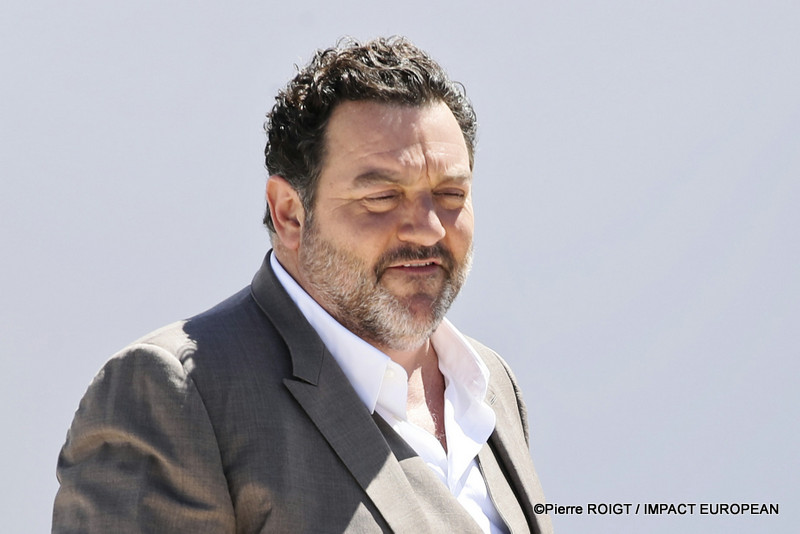 Denis Menochet, avant le photocall du film Karma ( hors Competition ) au 79e Festival de Cannes, en France, le 16 mai