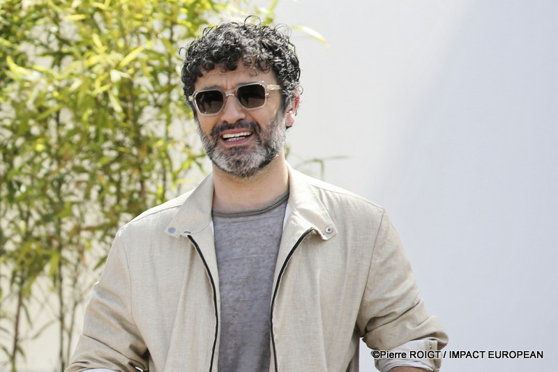 Rodrigo Sorogoyen avant le photocall du film "El Ser Querido" (The Beloved) En Compétition Cannes, France. ©Pierre ROIGT / IMvPACT EUROPEAN