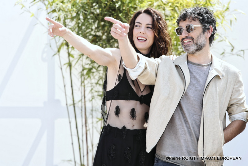 Victoria Luengo et Rodrigo Sorogoyen avant le photocall du film "El Ser Querido" (The Beloved) En Compétition Cannes, France. ©Pierre ROIGT / IMvPACT EUROPEAN