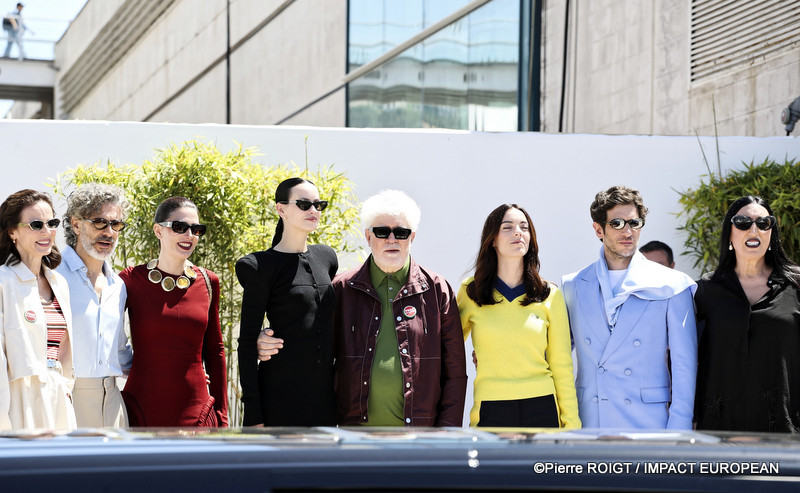 Aitana Sanchez-Gijon, Leonardo Sbaraglia, Barbara Lennie, Milena Smit, Pedro Almodovar, Victoria Luengo, Quim Gutierrez et Rossy De Palma avant le photocall du film "AMARGA NAVIDAD" - En Competition Cannes, France. ©Pierre ROIGT / IMPACT EUROPEAN