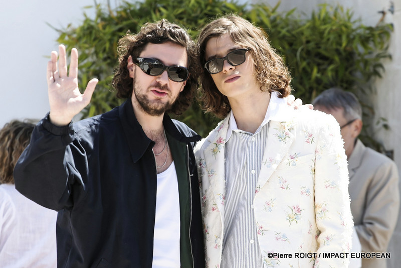 Vincent Lacoste et Paul Kircher avant le photocall du film "MARIAGE AU GOUT D'ORANGE" - Cannes Première Cannes, France. ©Pierre ROIGT / IMPACT EUROPEAN
