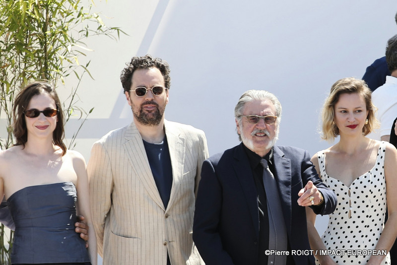 Lucie Gallo, Loic Legendre, Daniel Auteuil et Tiphaine Daviot avant le photocall du film "L’OBJET DU DÉLIT" - Hors Compétition - Cannes, France. ©Pierre ROIGT / IMPACT EUROPEAN