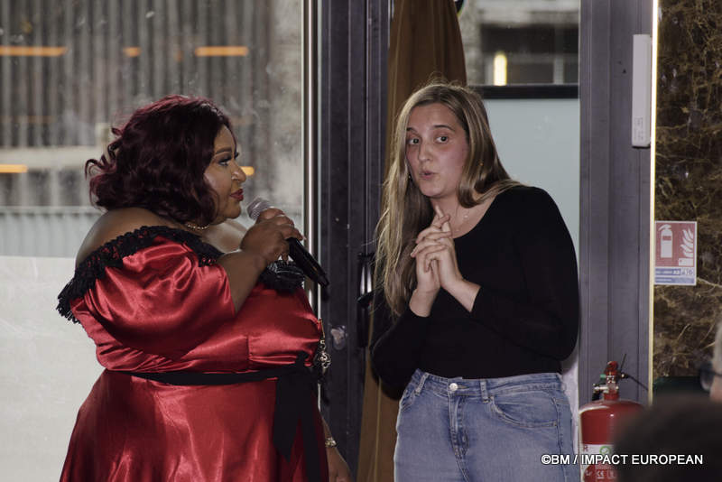 Mama - Africa et La voice d'Olivia