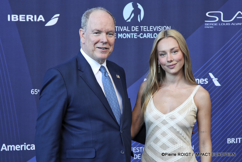 Albert II de Monaco et l'actrice Ester Exposito à la 65 e édition du Festival de Télévision de Monte-Carlo, le 12 juin 2026.