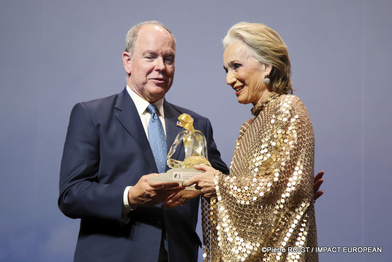 Albert II de Monaco et l'actrice Kristin Scott Thomas à la cérémonie d'ouverture du 65 e Festival de télévision de Monte-Carlo, le 12 juin 2026.