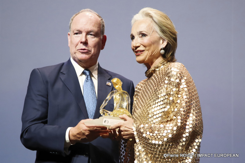 Albert II de Monaco et l'actrice Kristin Scott Thomas à la cérémonie d'ouverture du 65 e Festival de télévision de Monte-Carlo, le 12 juin 2026.
