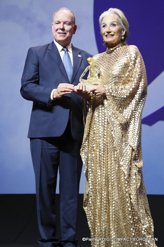 Albert II de Monaco et l'actrice Kristin Scott Thomas à la cérémonie d'ouverture du 65 e Festival de télévision de Monte-Carlo, le 12 juin 2026.