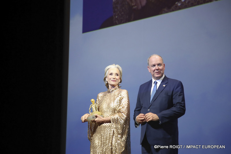 Albert II de Monaco et l'actrice Kristin Scott Thomas à la cérémonie d'ouverture du 65 e Festival de télévision de Monte-Carlo, le 12 juin 2026.