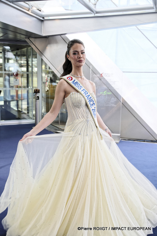 A27I9247MISS FRANCE 2026