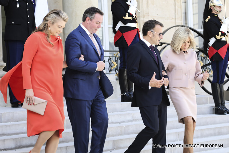 Le président Emmanuel Macron et Brigitte Macron accueillent Leurs Altesses Royales Guillaume, Grand-Duc de Luxembourg, et Stéphanie, Grande-Duchesse de Luxembourg, au palais de l'Élysée. / French President Emmanuel Macron and Brigitte Macron welcome Their Royal Highnesses Grand Duke Guillaume and Grand Duchess Stéphanie of Luxembourg to the Élysée Palace in Paris. - ©Pierre ROIGT / IMPACT EUROPEAN