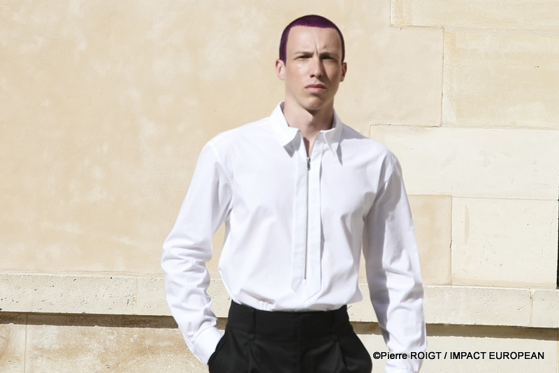 Les mannequins présentent la collection Homme Printemps-Été 2027 de Valette Studio lors de la Fashion Week de Paris, au Quadrilatère des Archives. Intitulée « Dandys Dada », la collection explore un dialogue entre constructivisme et dadaïsme, mêlant tailoring architectural, volumes revisités et nouvelles silhouettes plus fluides.
© Pierre ROIGT / IMPACT EUROPEAN