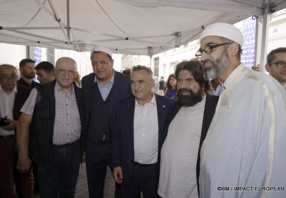 Marek Halter et ses invités lors de la réception précédant Roch Hachana 5787 à Paris, le 6 septembre 2026.