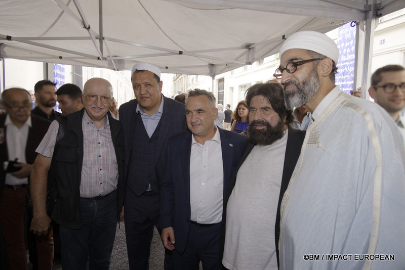 Marek Halter et ses invités lors de la réception précédant Roch Hachana 5787 à Paris, le 6 septembre 2026.