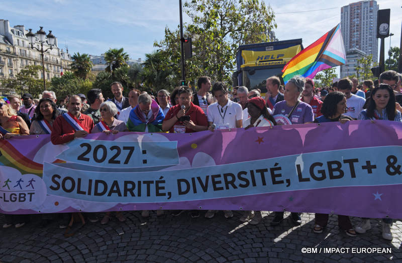 Marche des Fiertés LGBTQIA+ Paris 2026 entre la place d’Italie et Bastille